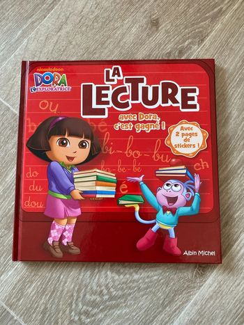 La lecture avec dora