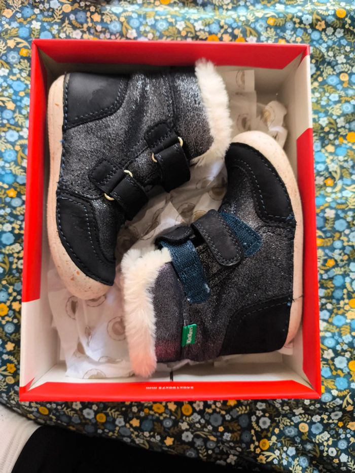 Bottes kickers taille 24