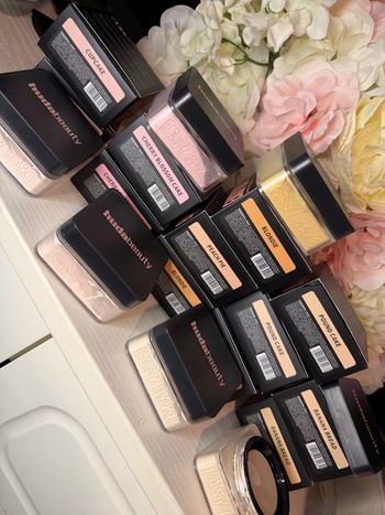 Poudre Huda Beauty Neuf