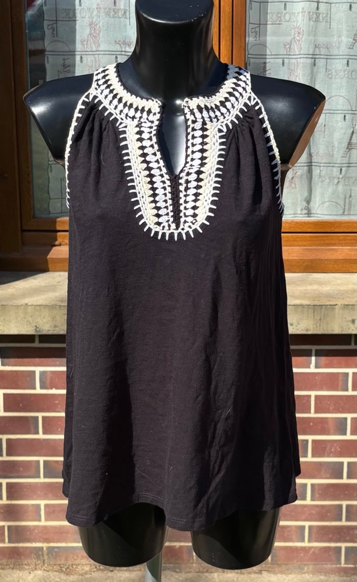 🖤 Top noir col V avec broderie ethnique – Taille 0 (36) - photo numéro 1