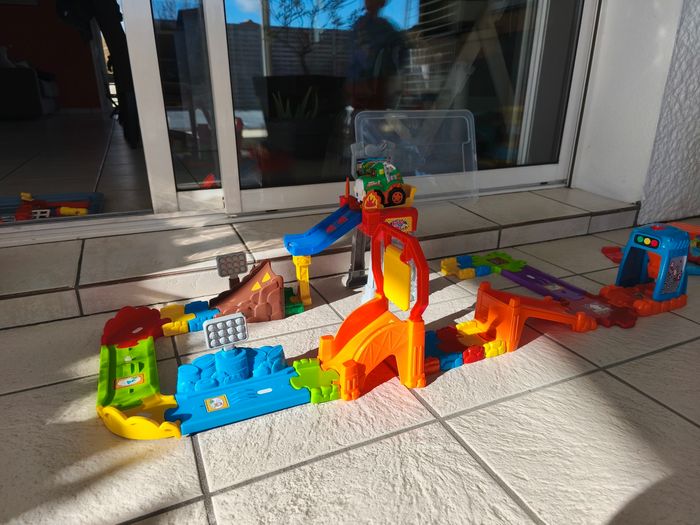 Circuit tut tut bolide cascade + véhicule