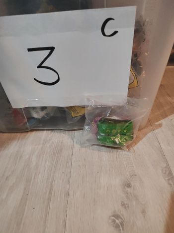 Figurine McDonald's hamburglar]