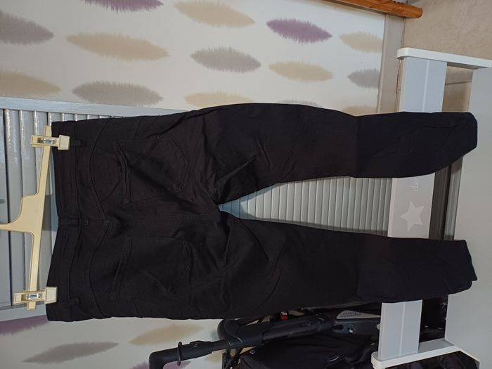 2 pantalons dont 1 neuf pour femmes Taille 42 - photo numéro 4