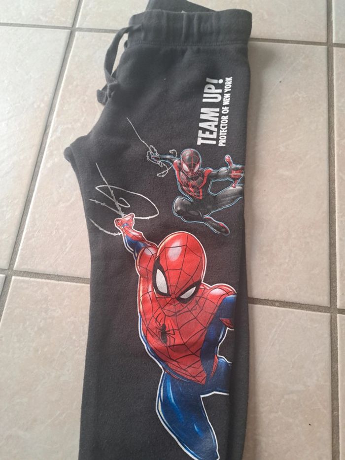 Jogging gris 2/3 ans taille élastique Spiderman en TBE - photo numéro 2