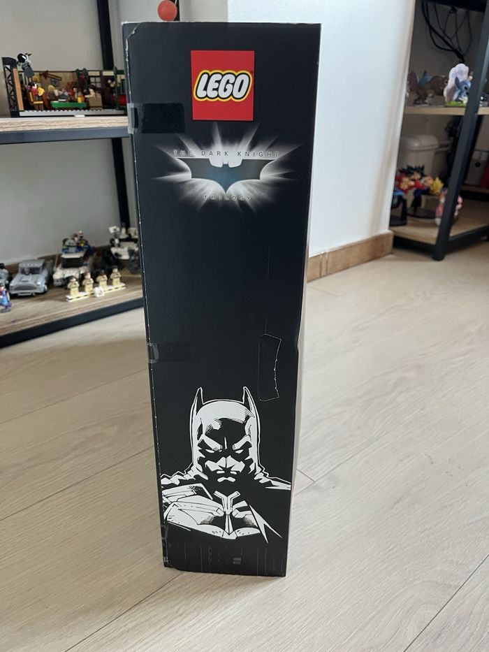 LEGO DC Batman: DC Batman La Batmobile Tumbler (76240) - photo numéro 6