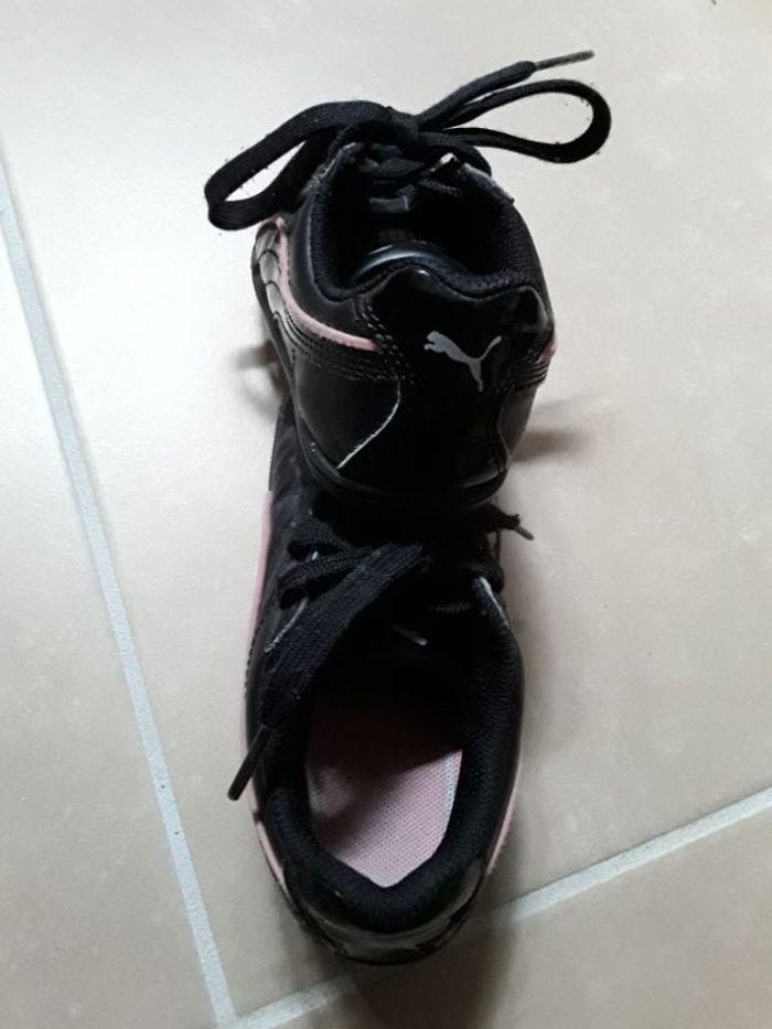 Sneakers noires fille 29 PUMA TBE