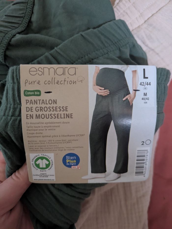Deux pantalons de  grossesse et un short, taille L - photo numéro 4