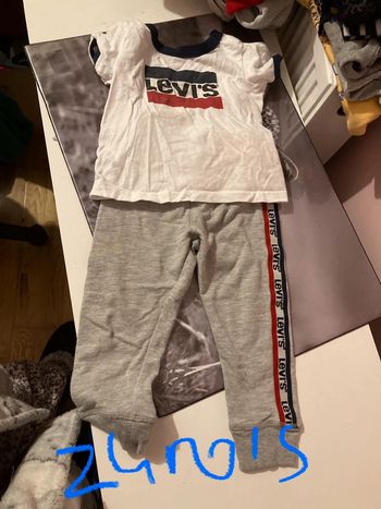 Ensemble t-shirt+jogging taille 24 mois