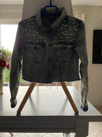 Veste courte  en jeans avec perles