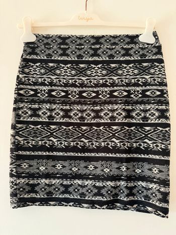 Jupe courte noir et blanche Cache cache