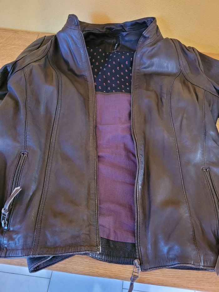 Blouson en cuir d' agneau marron, taille 42 , doublure fleurs violettes marque Naf Naf - photo numéro 10