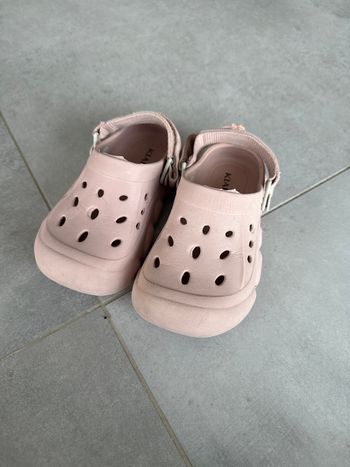 Chaussures pointure 25 coloris rose 