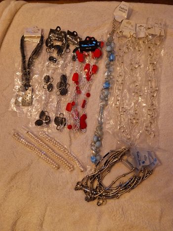 Lot de 21 colliers