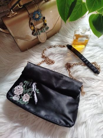 Sac pochette brodé satin New Look