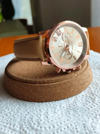 Montre beige & rose dorée, style vintage classique