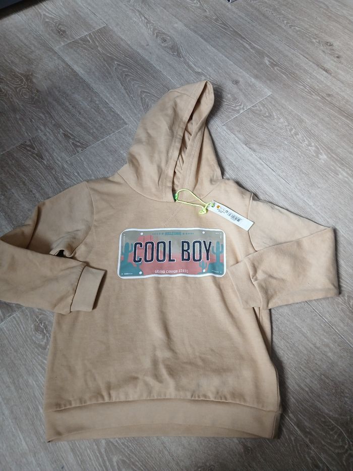 Sweat a capuche garçon neuf 8 ans