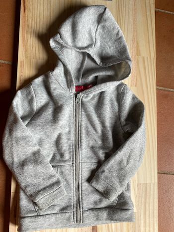 Gilet à capuche zippé
