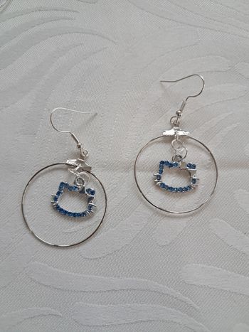 Boucle d'oreille hello kitty