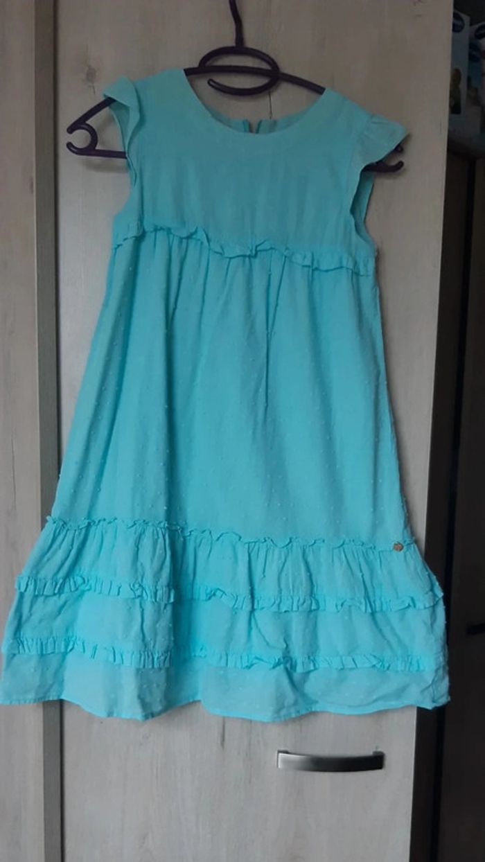 Robe "lili gaufrette" bleu clair 10 ans état comme neuve
