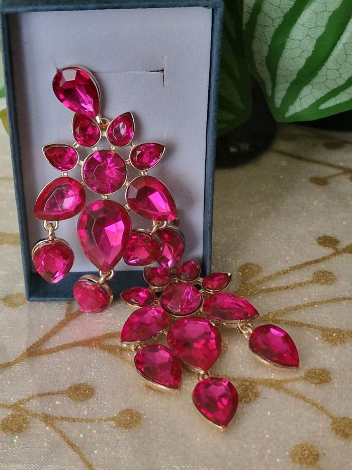 Superbes boucles d'oreilles incrustées cristaux - photo numéro 6