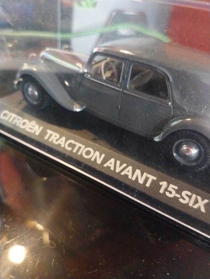 Voiture collection Citroën traction avant 15-SIX - photo numéro 3