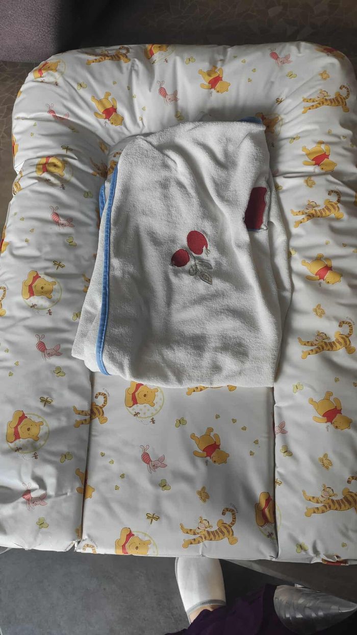 Tapis / matelas à langer Winnie l Ourson + 2 housses