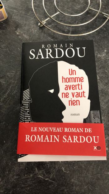 Livre de romain Sardou « un homme averti ne vaut rien »