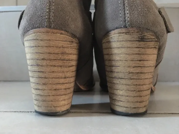 Bottes en cuir (daim) taupe pointure 38 - photo numéro 4