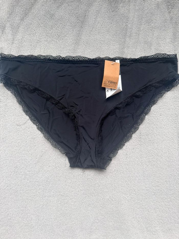 Culotte noire avec dentelle