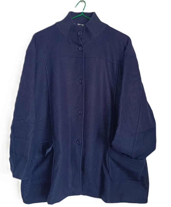 Veste légère et chaude en polaire. Taille 48.