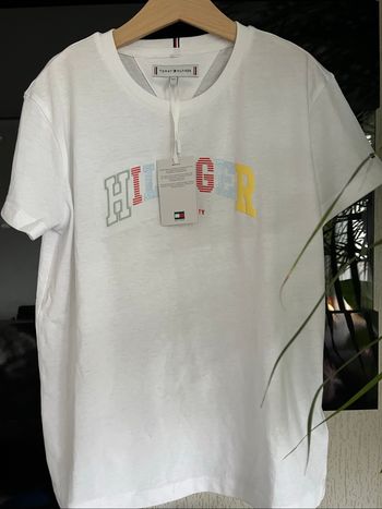 Teeshirt fille Tommy Hilfiger taille 12 ans .