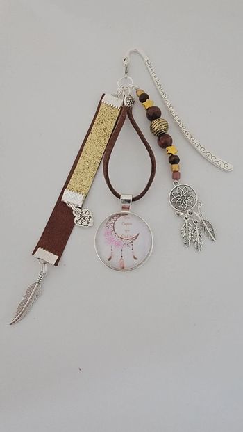 Cadeau amie, bijoux de sac ou marque page " une copine qui déchire"