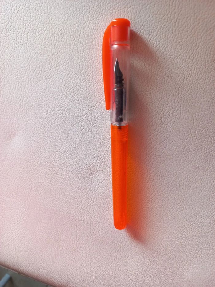 Stylo plume orange