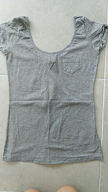 Tee shirt gris Bershka à col rond