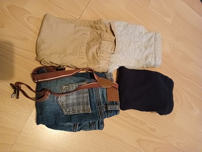 Lot 4 pantalons - 9 mois