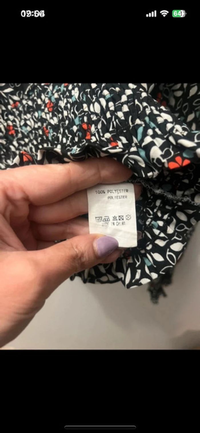 Blouse noire fleurie, décolleté V - M/L - photo numéro 5