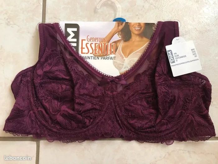 Soutien-gorge avec armatures broderie prune DIM Generous taille 90C Neuf avec étiquette