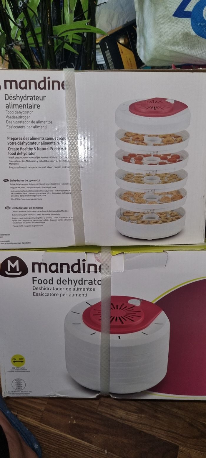 Deux deshydrateur alimentaire