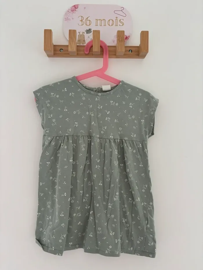 Robe H&M 92 cm fille – Vert sauge tendance, douce et élégante