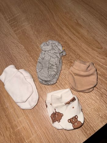 Lot de 4 moufles bébé 