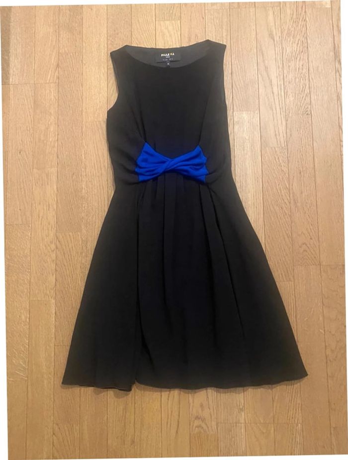 Robe noire avec un noeud bleu Paule Ka - photo numéro 2