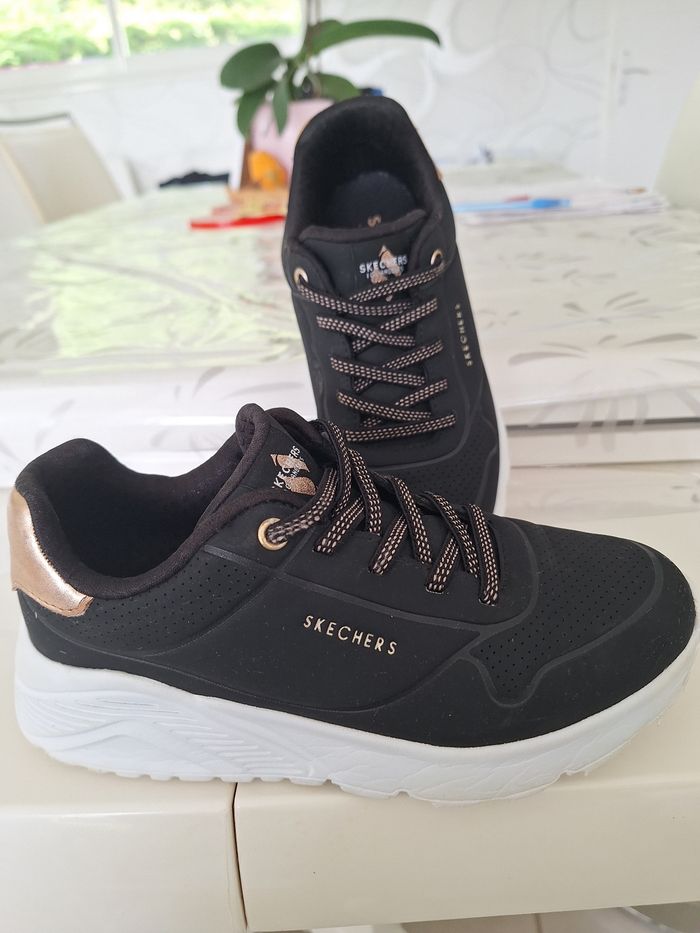 Baskets pointure 33 Skechers. - photo numéro 1