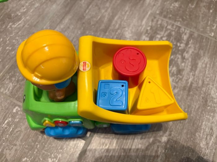 Le camion de chantier Puppy Fisher Price - photo numéro 3