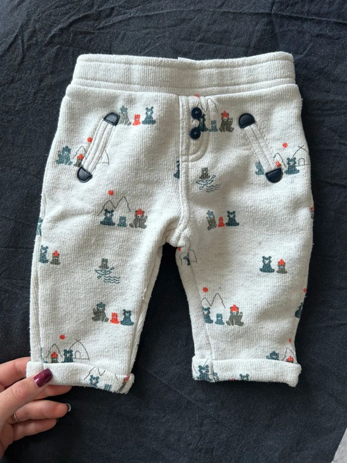 Lot deux pantalons bébé 6 mois