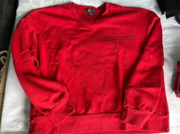 Joli sweat rouge fille ado