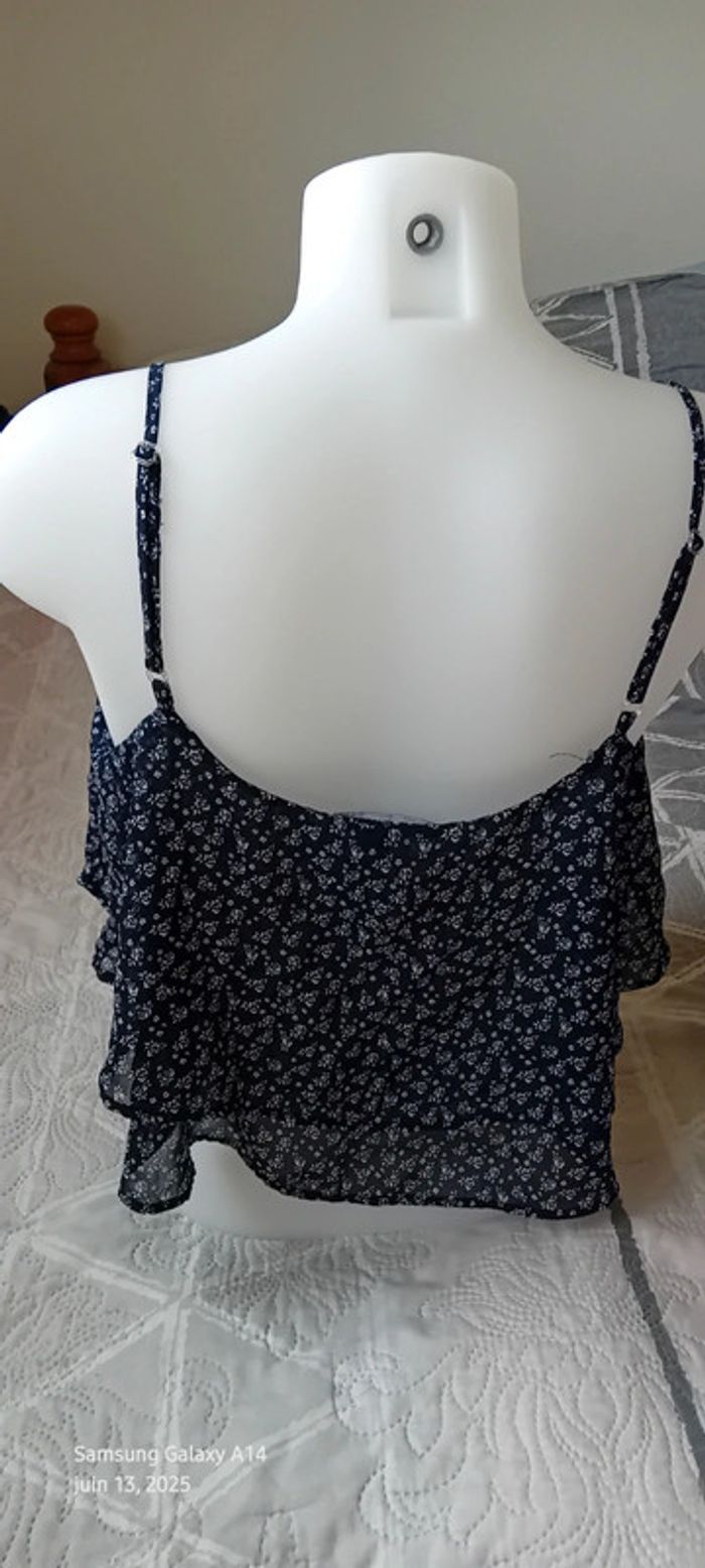 Top court fines bretelles avec volants imprimé fleurs marine femme S Tailly weijl - photo numéro 10