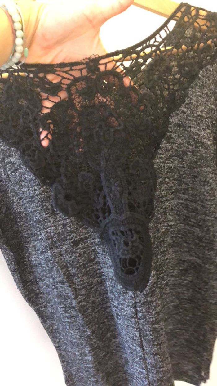 Très joli petit t shirt decoleté dentelle noire dans le dos taille unique gris Chine - photo numéro 5