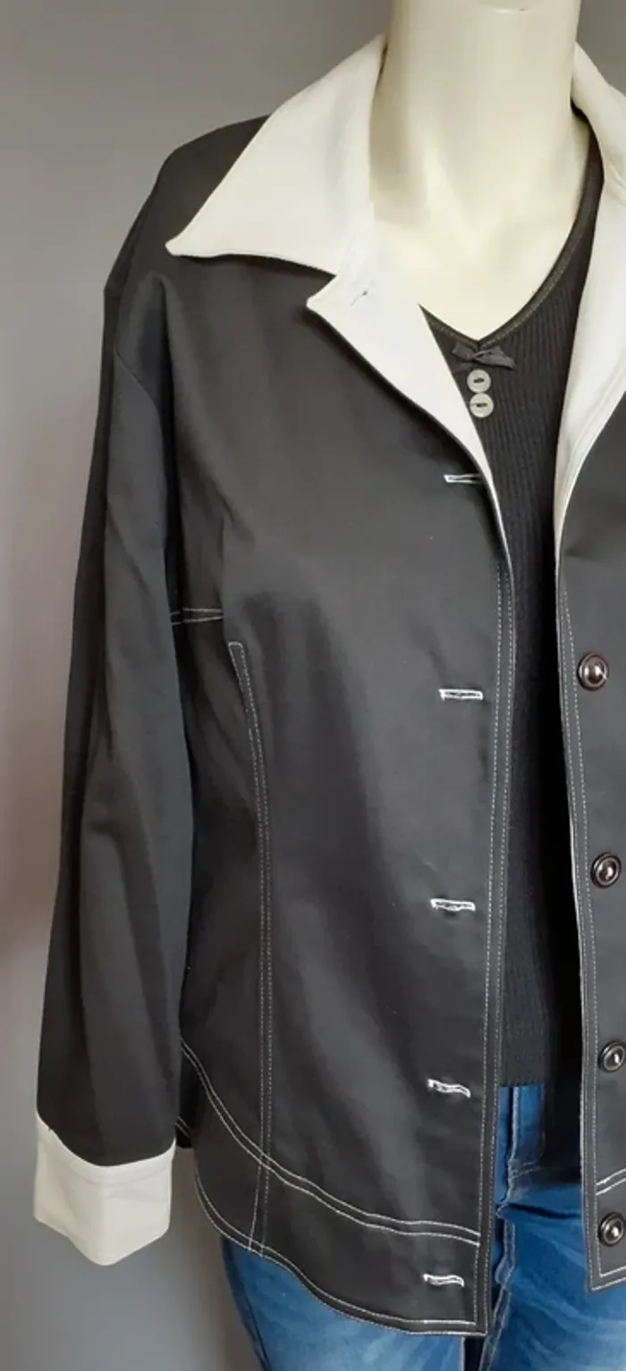 Jolie veste noire et blanche. - photo numéro 2