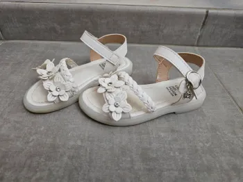 Chaussures blanches à strass idéal cérémonie taille 28