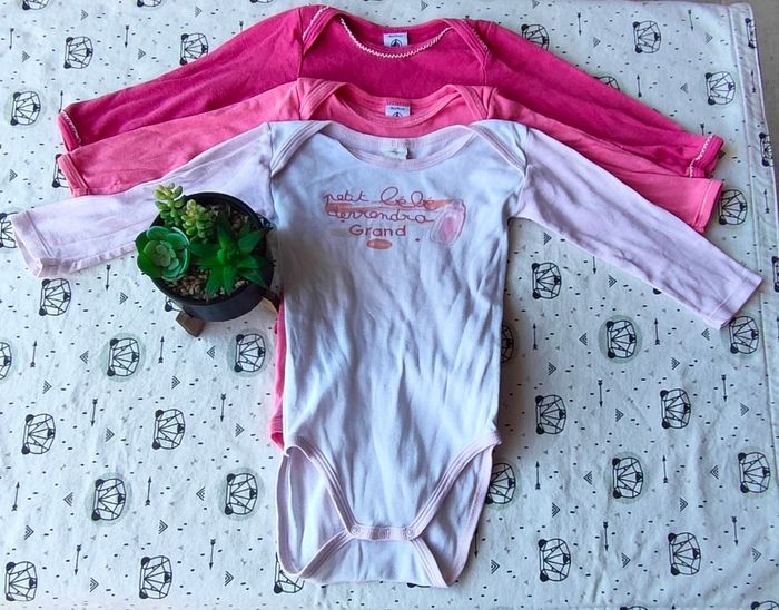 Lot de bodies ML taille 18 mois